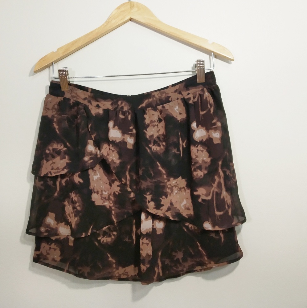 Asymmetrical layered skirt